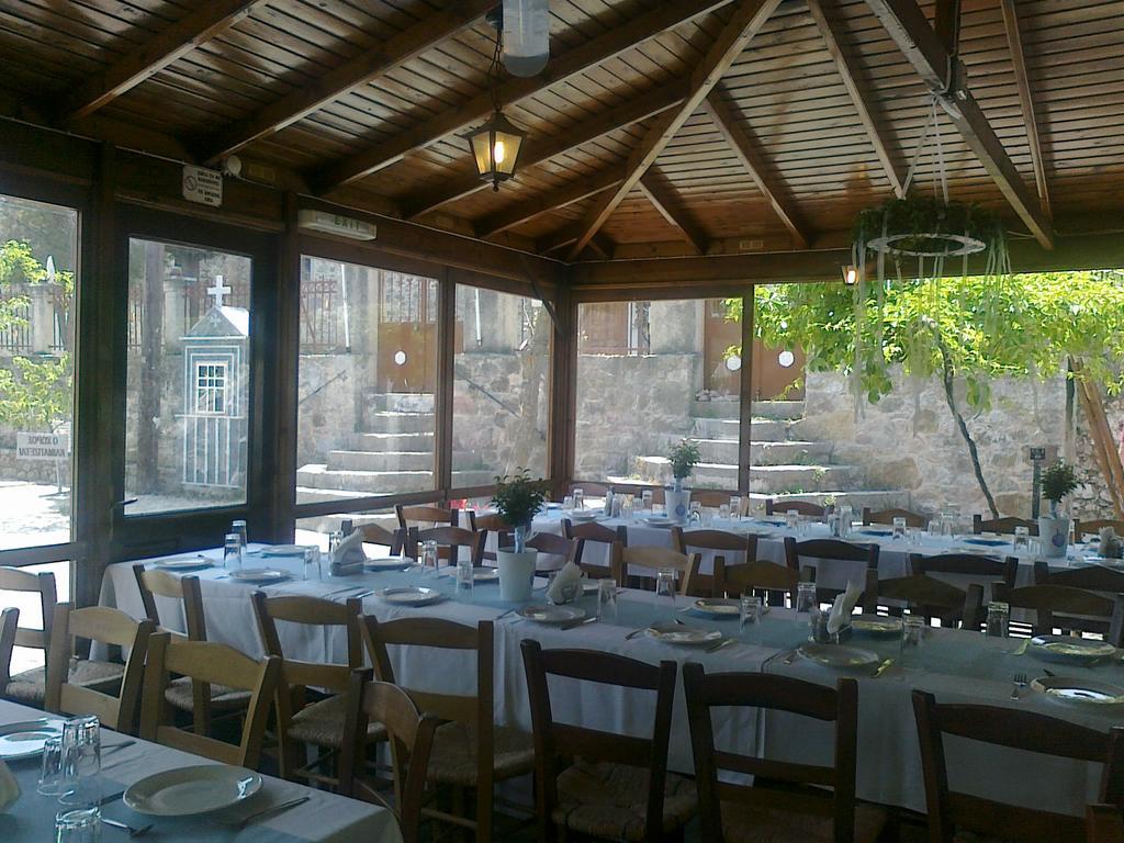 Pyrgos Houses And Restaurant Avgonima Exterior foto